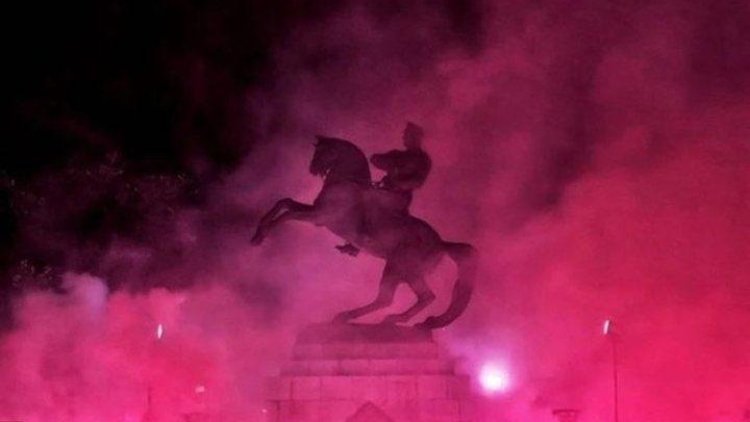 Son dakika: Çirkin saldırıya tepkiler çığ gibi! Samsun'da meşalelerle Atatürk nöbeti başladı