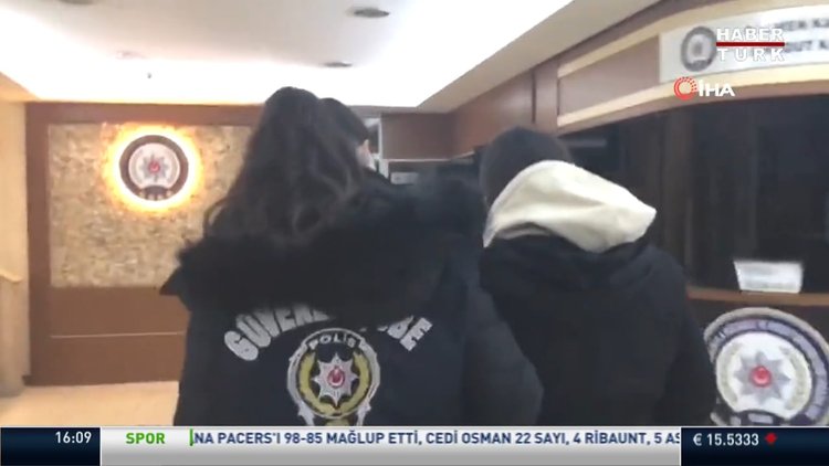 Eski milli yüzücü Derya Büyükuncu hakkında yakalama kararı