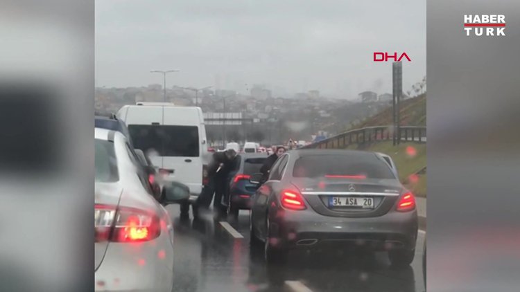 BEYKOZ'DA ELİ BIÇAKLI TRAFİK MAGANDASI DEHŞETİ YAŞATTI