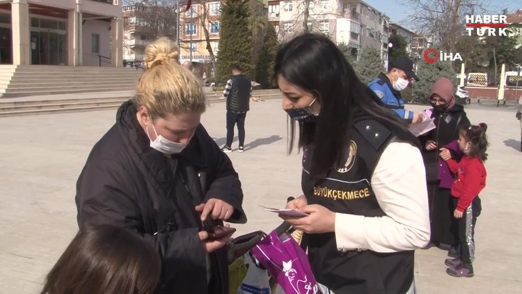 Büyükçekmece’de polisten kadınlara KADES uygulaması tanıtımı