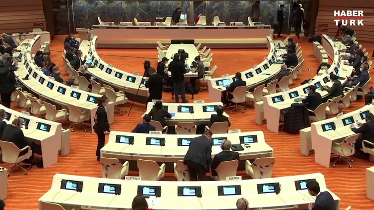 Lavrov konuşurken salonu terk ettiler!