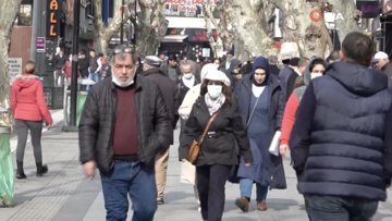 İstanbul'da vatandaşın maske kararsızlığı... Açık alanda maske taktılar ”alışkanlık yaptı” dediler