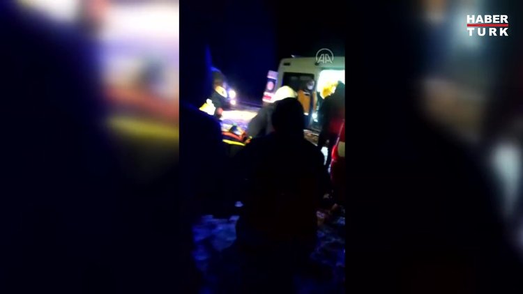 Sivas'ta yolcu otobüsü devrildi: Yaralılar var
