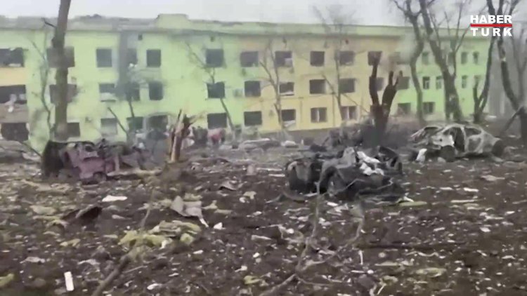 Rus güçleri, Mariupol'da kadın doğum hastanesini vurdu!