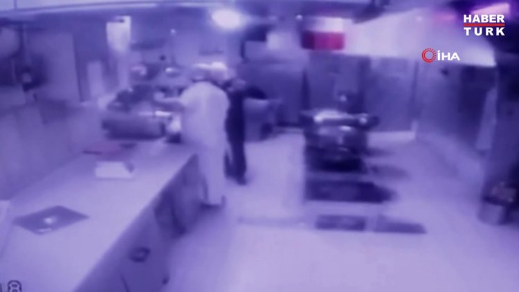 Taksim'de ünlü muhallebicide dehşet anları kamerada: Önce bıçakladı sonra darp etti