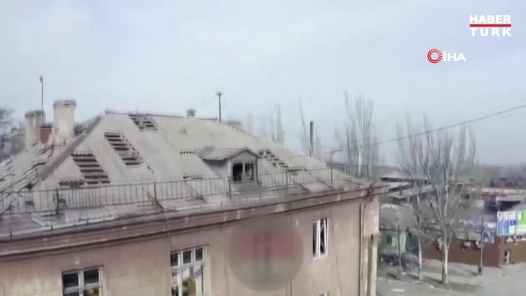 Mariupol'de yerleşim yerleri harabeye döndü