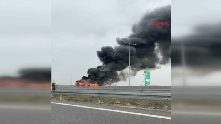 Tuzla'da TIR'la çarpışan otomobil alev alev yangı