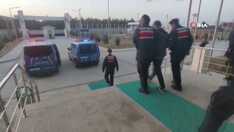 Kablo hırsızları jandarma tarafından yakalandı