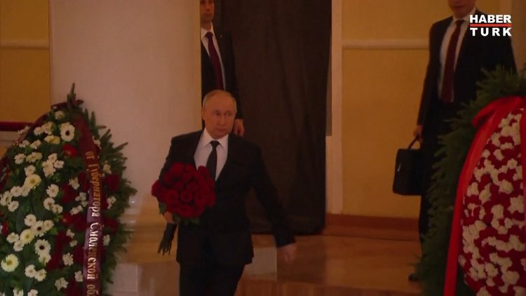 Putin, Rus siyasetçi Jirinovskiy'nin anma törenine katıldı