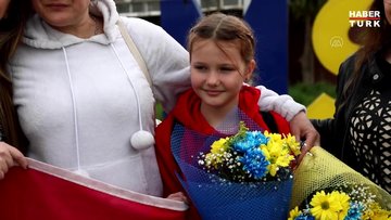 Savaş mağduru Ukraynalı anneyle kızını Samsunlu aile misafir edecek