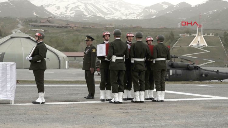 Şehit Üsteğmen için Hakkari'de uğurlama töreni