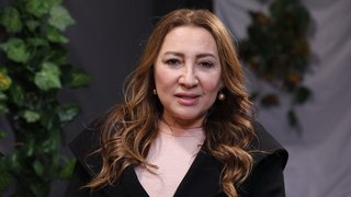 Almanya’ya gitmeden önce Sude Hanım’dan onun kardeşi olduğunu duyan Nurullah Bey’in çocuklara balon dağıtarak ablasını bulma umuduna tanık olacaksınız. ...