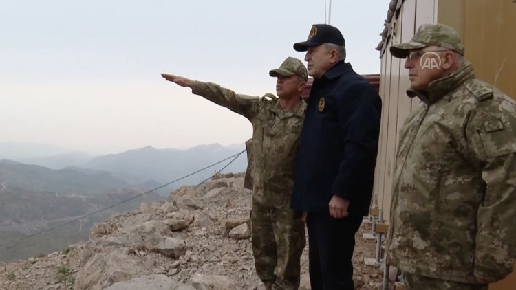 Bakan Akar ve kuvvet komutanları sınırın sıfır noktasında!