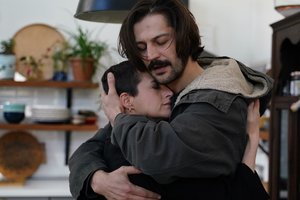 Sedat, Demet'i kurtarıyor!