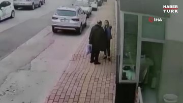 Sokak ortasında kadını darp eden adama meydan dayağı!