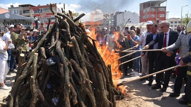 Hıdrellez ateşi Edirne'nin Keşan ilçesinde yakıldı