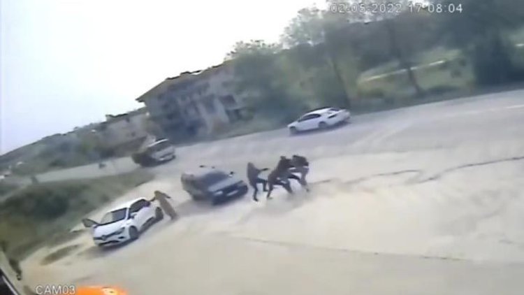 Kocaeli'de hatalı sollama kavgası! O anlar kamerada