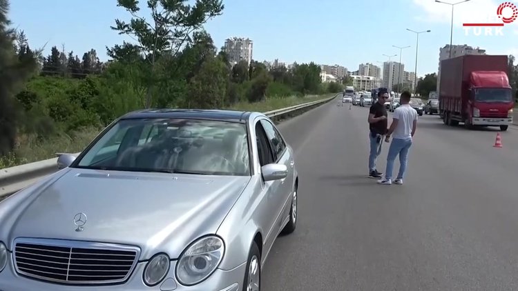 Aracına aldığı müşteri sivil polis çıkınca yakayı ele veren korsan taksici:" Otostop çekiyordu, yardımseverliğimin cezasını çekiyorum"