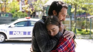 Ceren suçunu itiraf etmek için emniyete gelse de İlyas son anda ona engel oldu.