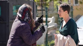 Melahat, Tuğrul'u tanıdığını ve ormanda elinde kazmayla gördüğünü Demet'e söyledi.