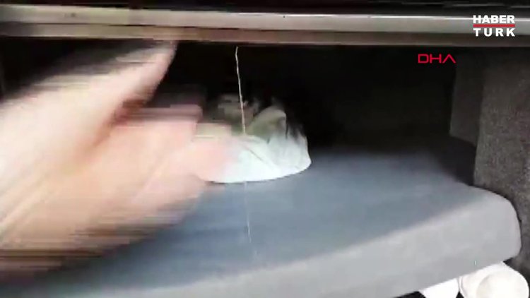 OTOBÜSÜN 1 METREKARELİK DOLABINDAN 3 KAÇAK GÖÇMEN ÇIKTI