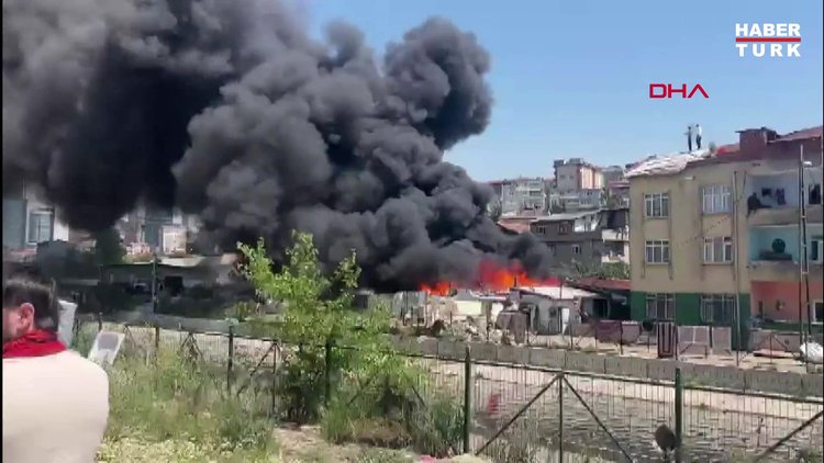 Ataşehir'de hurdalık alanda yangın