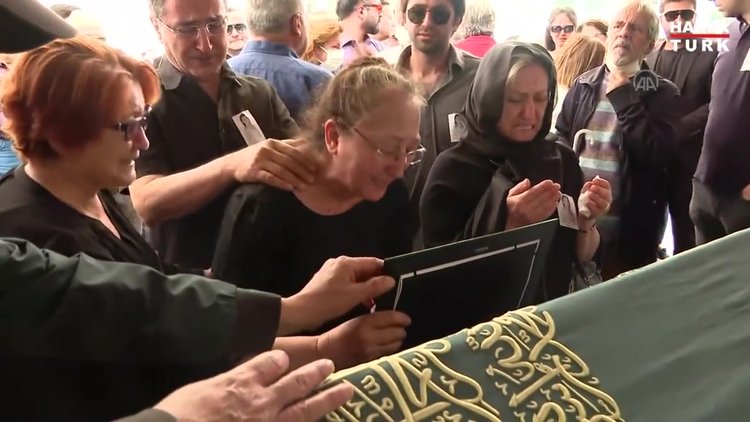 Özlem Sarıkaya Yurt, son yolculuğuna uğurlandı