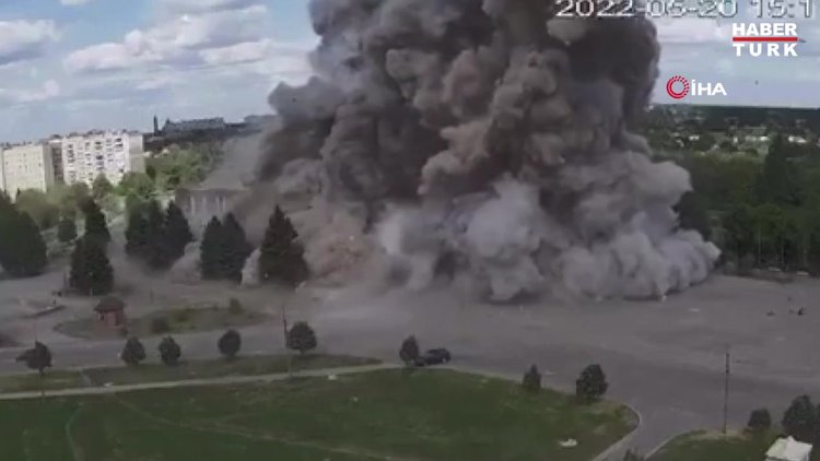 Rusya, Harkov'da kamu binasını vurdu