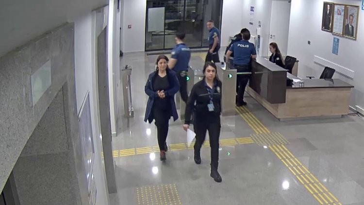 Örgüt propagandasndan araması bulunan müzisyen İstanbul Havalimanı'nda yakalandı