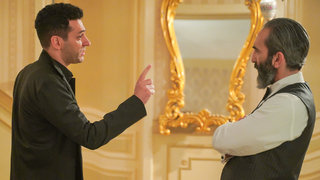 Aziz, hiçbir yerde Efnan'ı bulamayınca Pierre'in evine gitti ve onu tehdit etti.