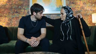 Çetin, Kılıç'ın ona verdiği yüzüğe bakarak Kılıç ile arasında geçen konuşmaları hatırladı.