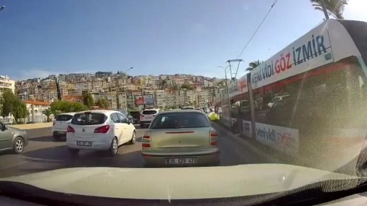 12 yaşındaki çocuk tramvayın altında kaldı