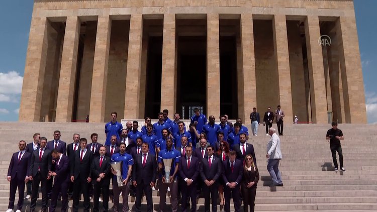 Avrupa şampiyonu Anadolu Efes Anıtkabir'i ziyaret etti