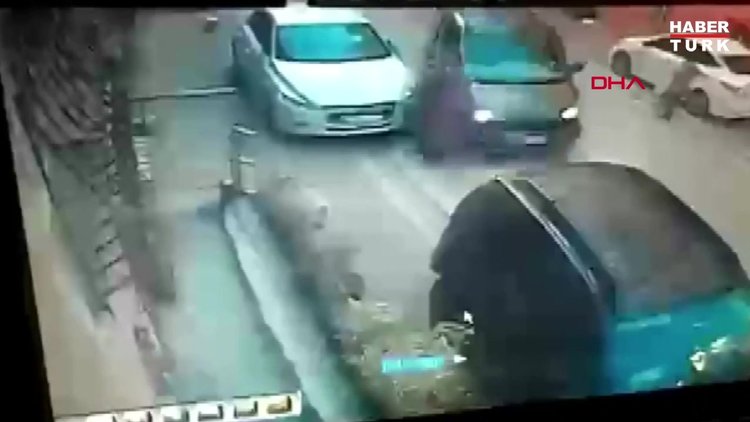 Esenyurt'ta yayaya çarpan sürücü ortalığı savaş alanına çevirdi