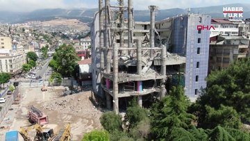 Dünyanın en saçma binasının yüzde 70'i yıkıldı, 270 ton hurda geri dönüştürüldü
