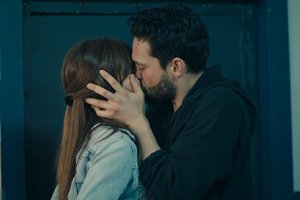 Efe baba olacağını öğreniyor!