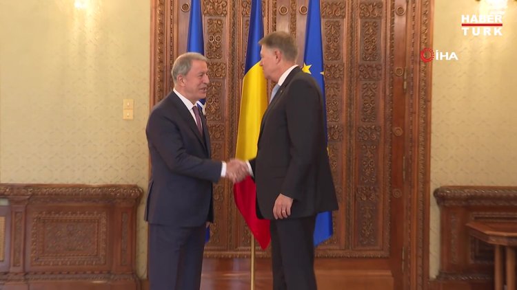 Bakan Akar, Romanya Cumhurbaşkanı Iohannis ile görüştü