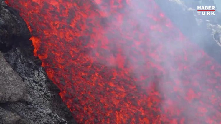 Etna Yanardağı yeniden harekete geçti