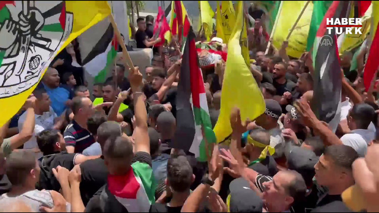 İsrail güçleri tarafından öldürülen Filistinli çocuğun cenaze töreni