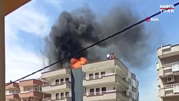 Apartmanda korkutan yangın: 3 kişi çatıda mahsur kaldı