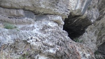 Tarihi Yarımburgaz mağarasının çevresi hafriyat alanına dönüştü