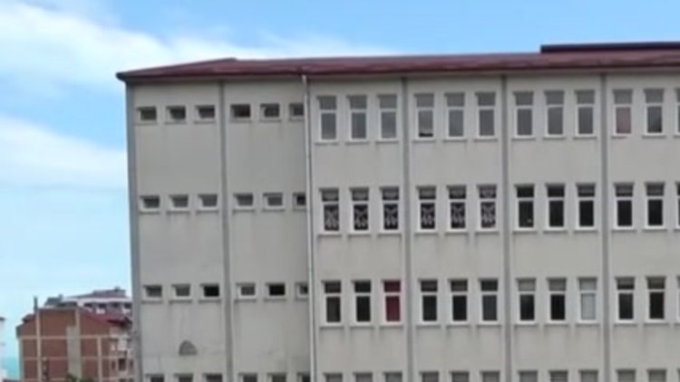 Okulda kalp krizi geçirerek hayatını kaybeden 1. sınıf öğrencisi Alperen Zenbil son yolculuğuna uğurlandı