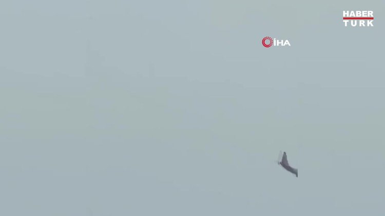 Hindistan'da kanadı alev alan yolcu uçağı acil iniş yaptı