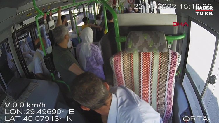 Halk otobüsü şoförü, rahatsızlanan yolcuyu hastaneye yetiştirdi