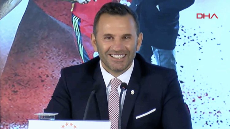 Galatasaray'da Okan Buruk için imza töreni düzenlendi