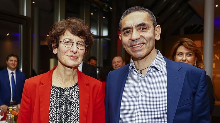 Dr. Özlem Türeci ve Prof. Dr. Uğur Şahin'e İnsanlığa Üstün Hizmet Ödülü