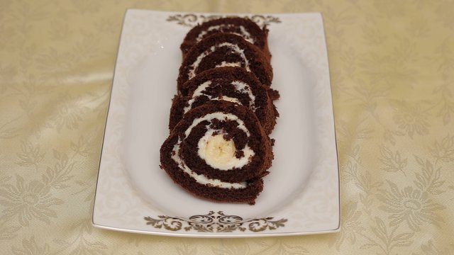 Çikolatalı muzlu rulo pasta tarifi!
