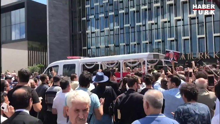 Cüneyt Arkın'a veda! AKM önünden görüntüler...