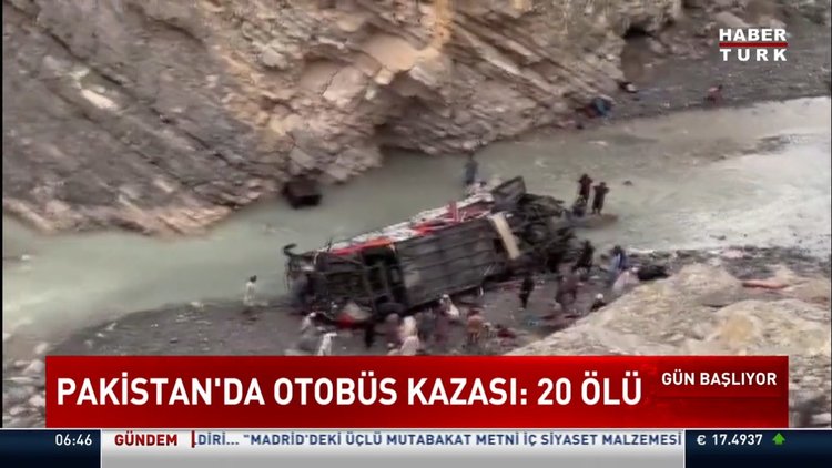 Pakistan'da otobüs kazası! 20 ölü