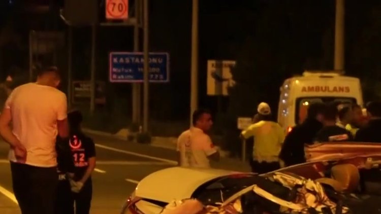 Kastamonu'da kamyona çarpan otomobil hurdaya döndü: 1 ölü, 3 yaralı